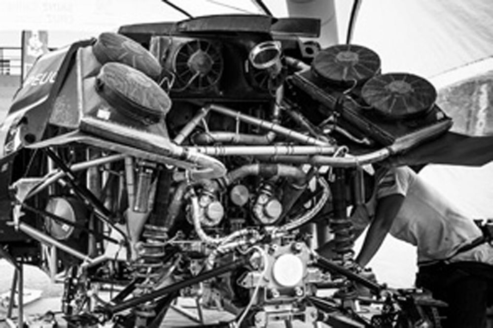Boîte de vitesses porteuse sur Peugeot 3008 DKR. Une première en rallye raid, en collaboration avec SADEV