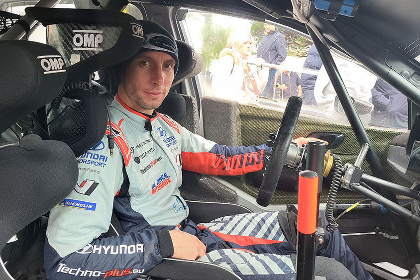 Eric CAMILLI sur sa rally2 Hyundai
